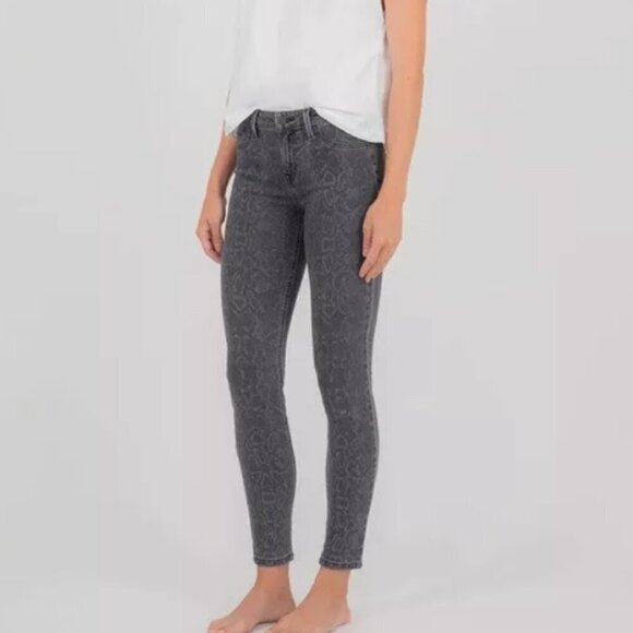LEVEL 99 (Size 31) Diamond Back Snakeskin Gray Jeans Jeggings - Picture 1 of 12